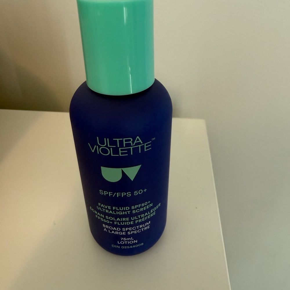 Ultra Violette Blue Sunscreen with Mint Cap
